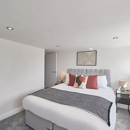 Host & - Pier View Penthouse