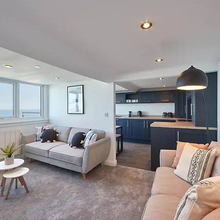 Apartment Host & - Pier View Penthouse Whitby