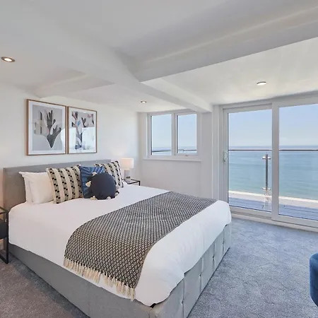 Host & - Pier View Penthouse Apartment