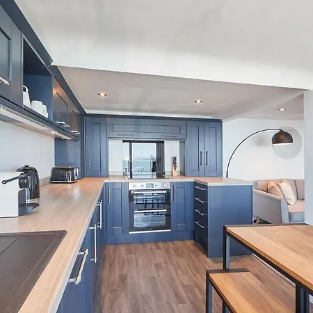 Host & - Pier View Penthouse Apartment *