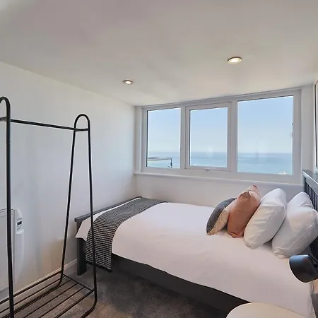 Host & - Pier View Penthouse * Whitby
